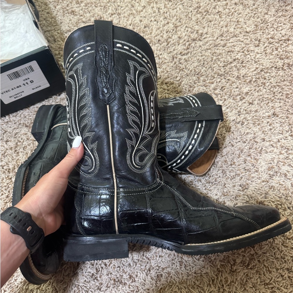 Black and White Cowboy Western Boots with Embroidery